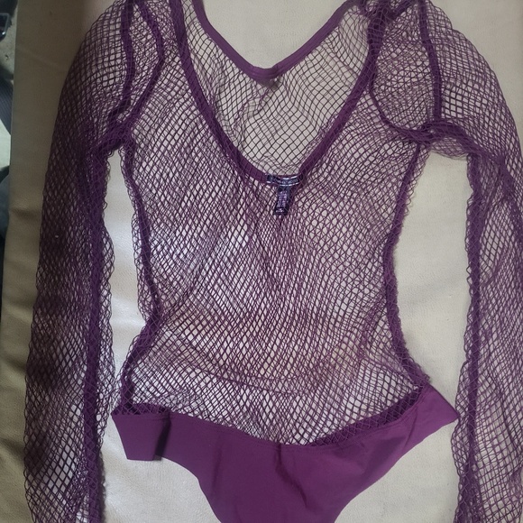 Lingerie - Picture 1 of 4